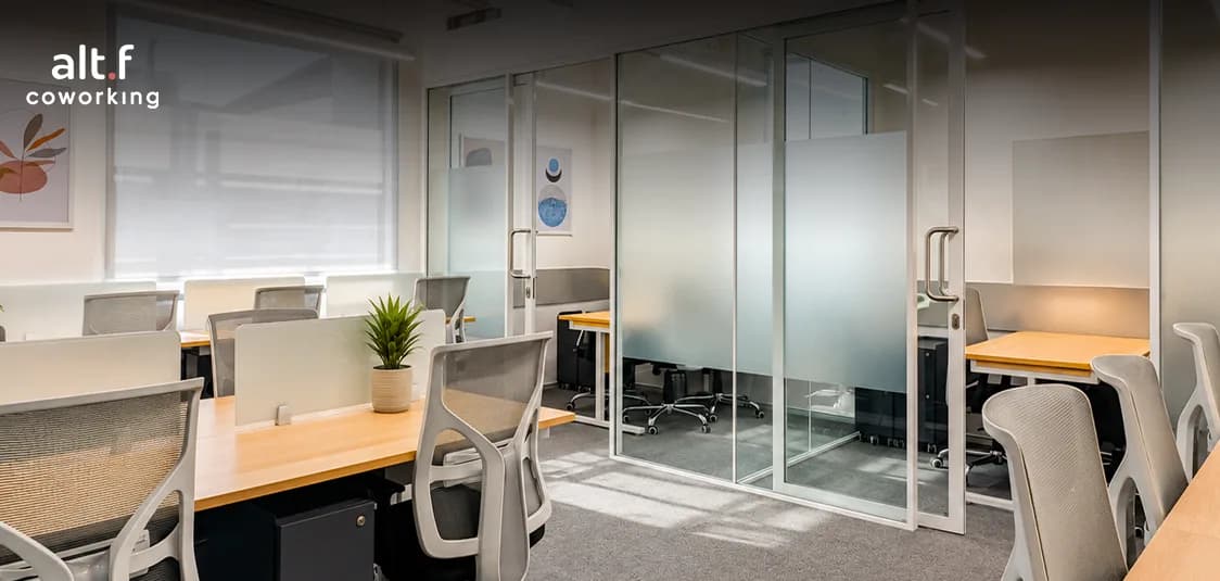 Coworking vs Traditional Office: Differences, Costs & Benefits (2026)